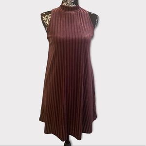 Mock neck sleeveless velvet dress